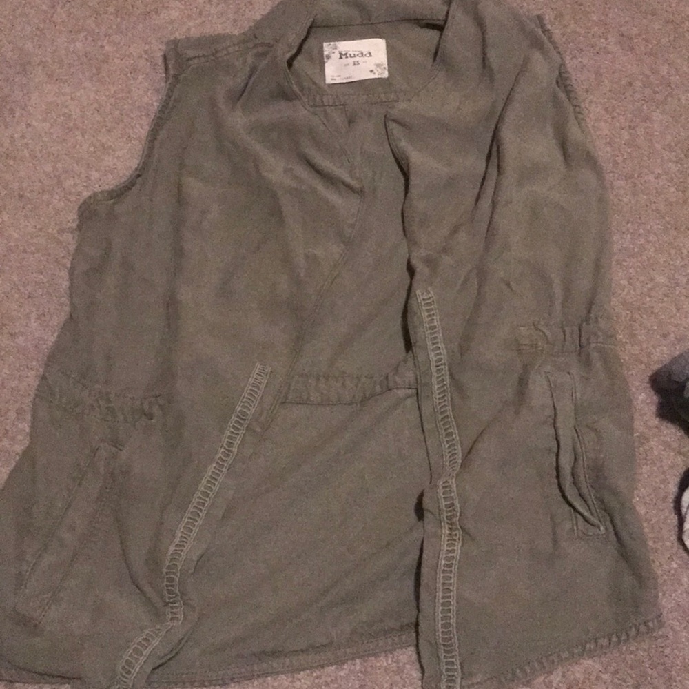 Olive green light mudd vest
